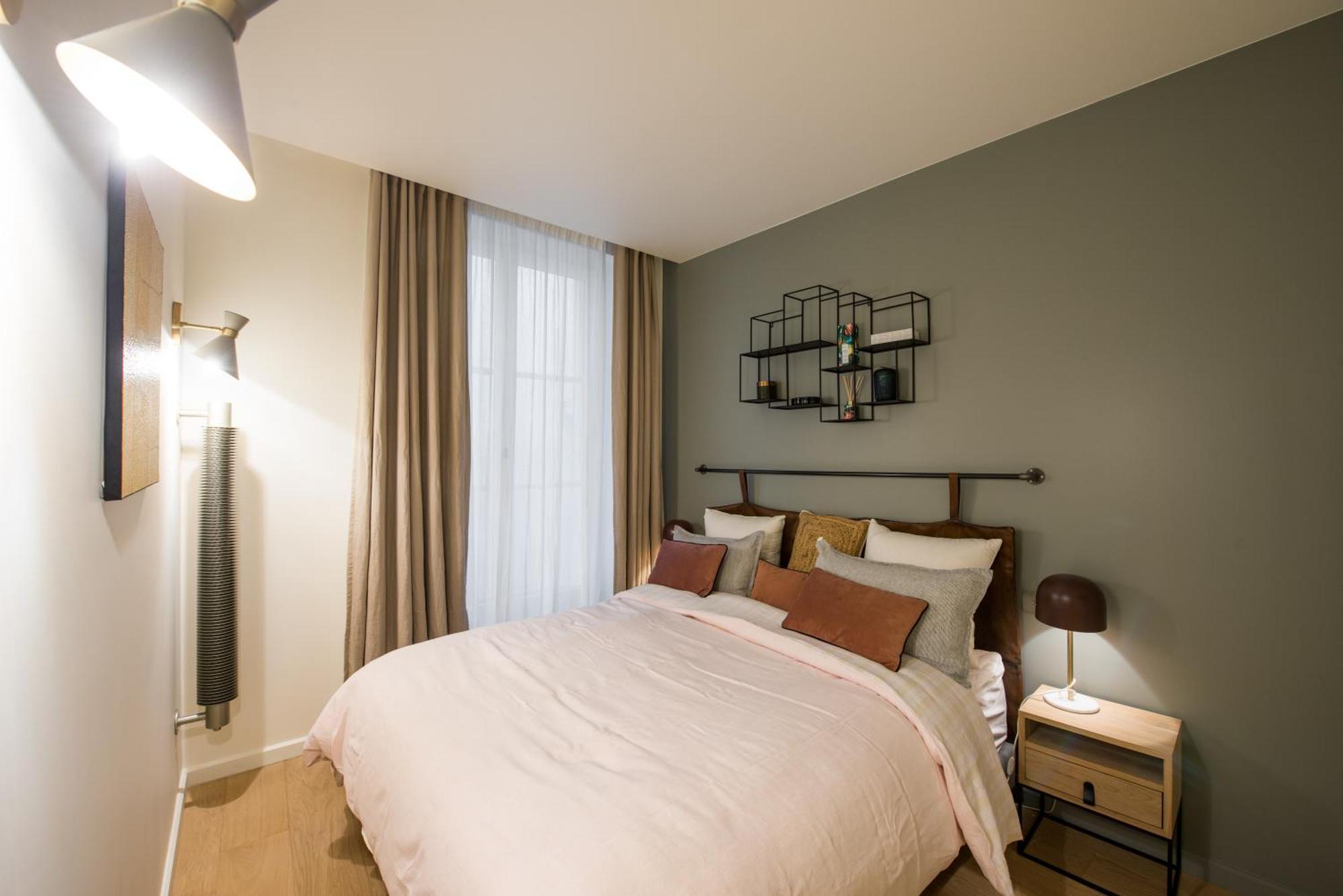 Magnifique 3 / 3 Bdr Appartement *